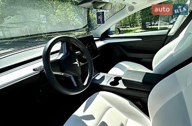 Седан Tesla Model 3 2023 в Львове