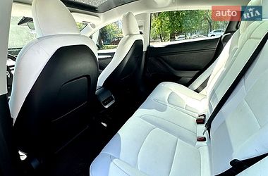 Седан Tesla Model 3 2023 в Львове