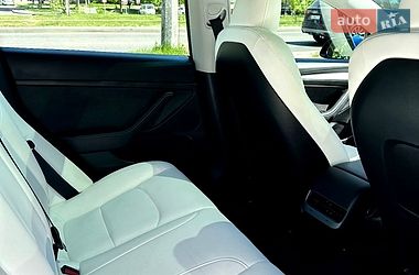 Седан Tesla Model 3 2023 в Львове
