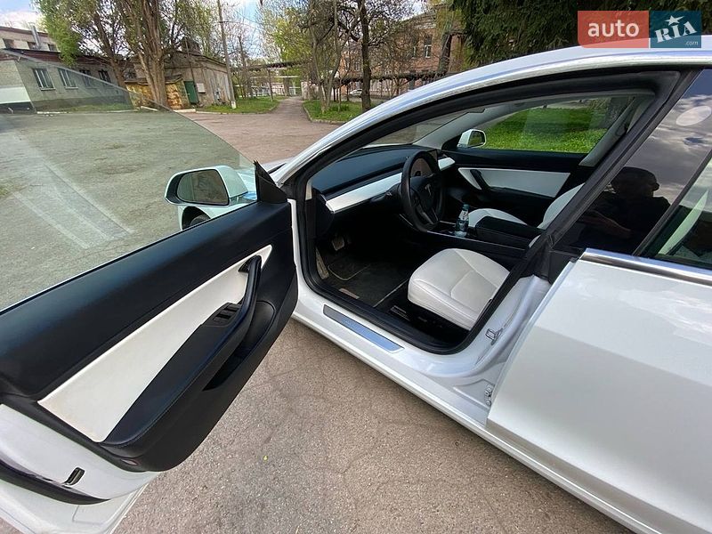 Седан Tesla Model 3 2019 в Днепре