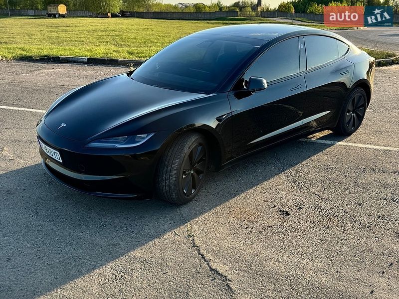 Седан Tesla Model 3 2024 в Киеве