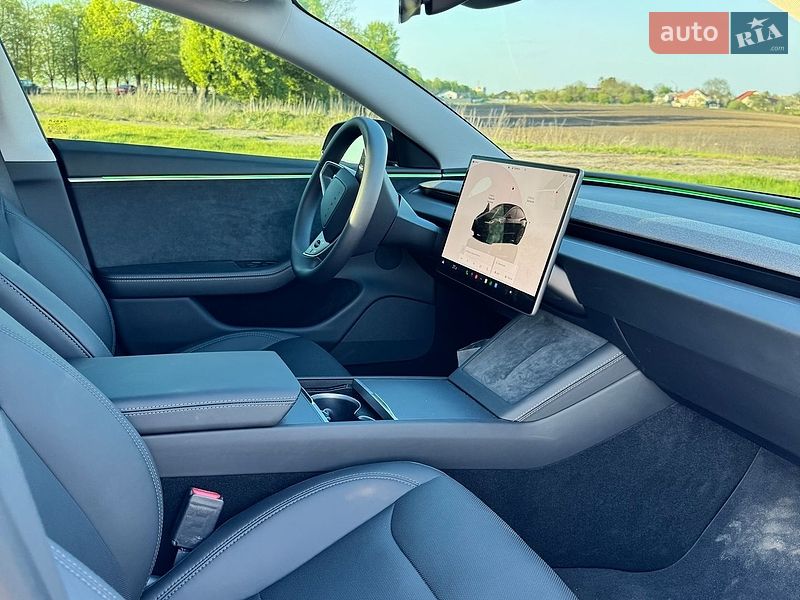 Седан Tesla Model 3 2024 в Киеве
