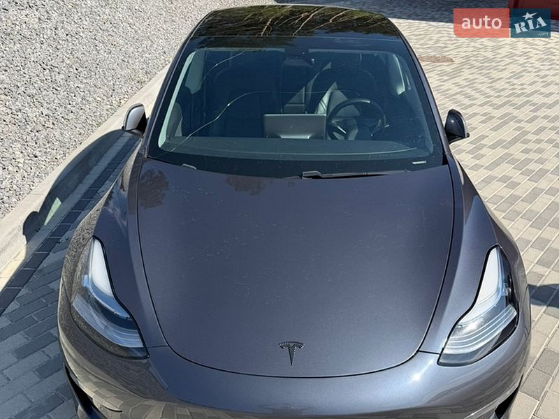 Седан Tesla Model 3 2020 в Львове