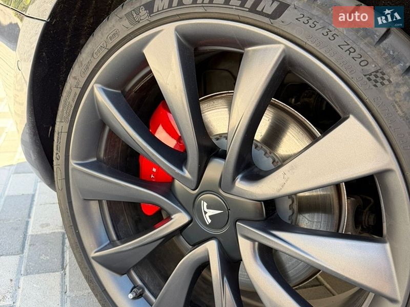 Седан Tesla Model 3 2020 в Львове