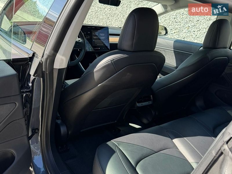 Седан Tesla Model 3 2020 в Львове