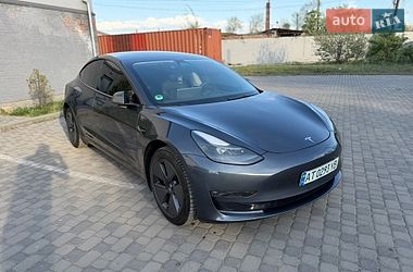 Седан Tesla Model 3 2023 в Івано-Франківську