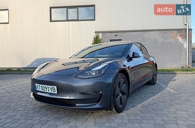 Седан Tesla Model 3 2023 в Івано-Франківську