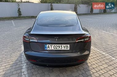 Седан Tesla Model 3 2023 в Івано-Франківську