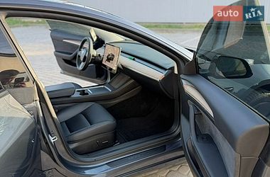 Седан Tesla Model 3 2023 в Івано-Франківську