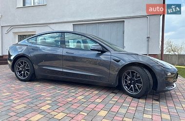 Седан Tesla Model 3 2021 в Львове
