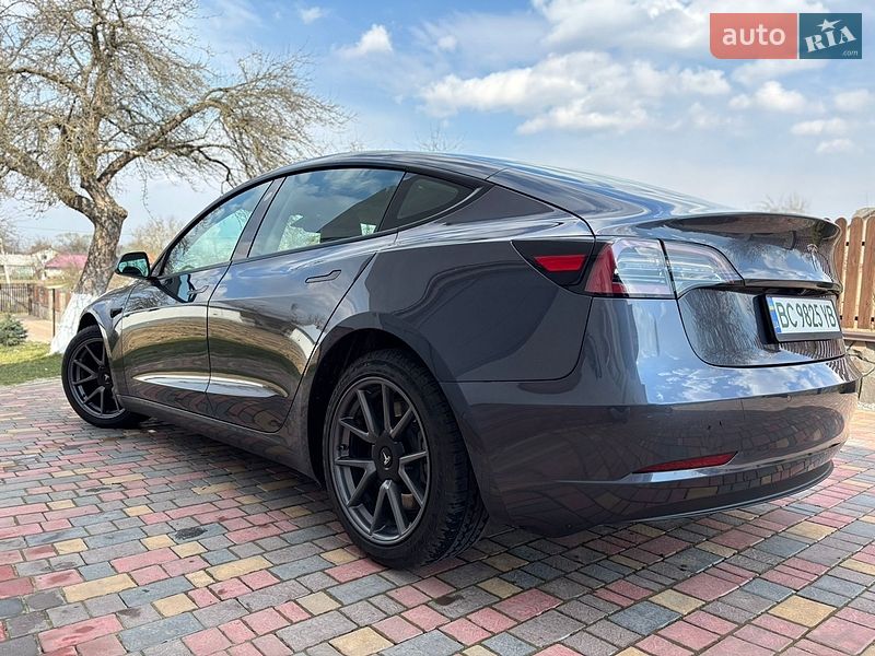 Седан Tesla Model 3 2021 в Львове