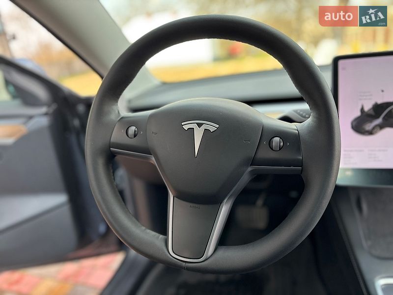 Седан Tesla Model 3 2021 в Львове