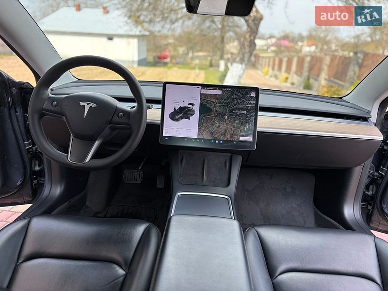 Седан Tesla Model 3 2021 в Львове