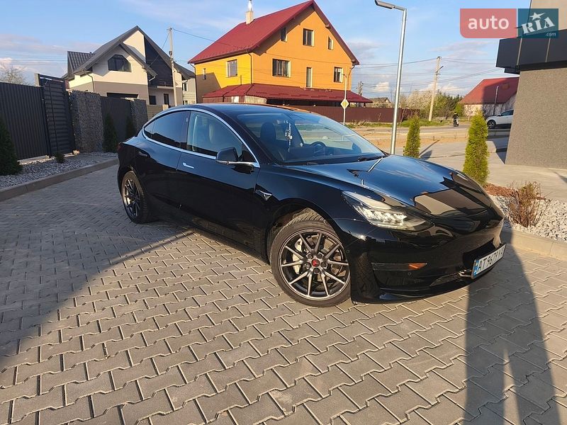 Седан Tesla Model 3 2020 в Ивано-Франковске