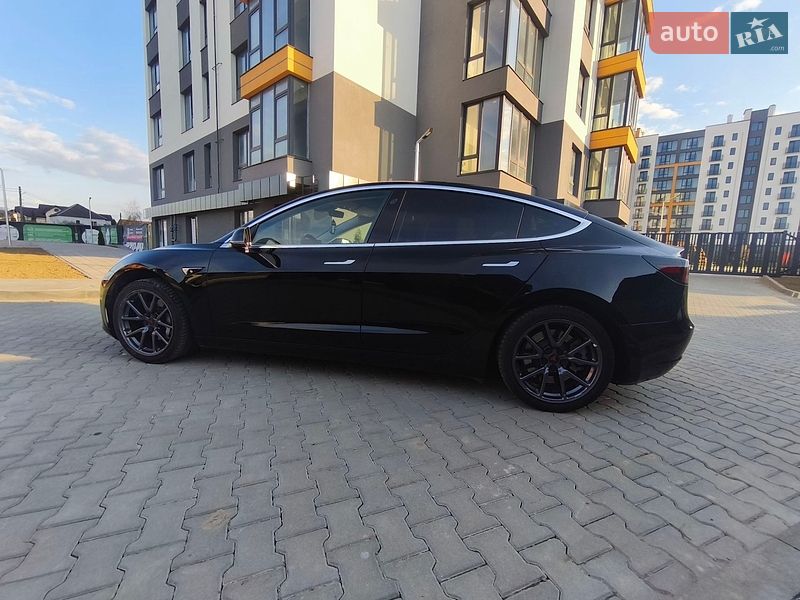 Седан Tesla Model 3 2020 в Ивано-Франковске