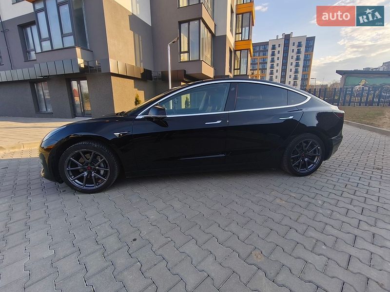 Седан Tesla Model 3 2020 в Ивано-Франковске