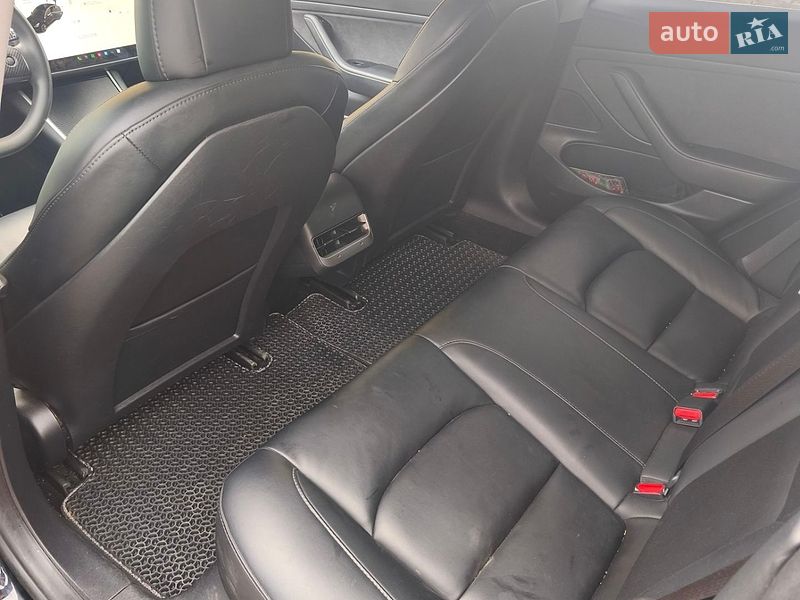 Седан Tesla Model 3 2020 в Ивано-Франковске
