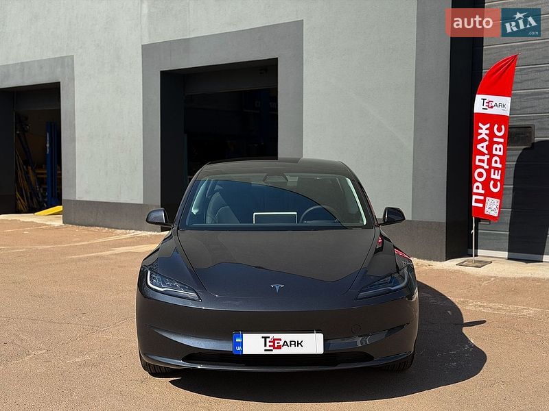 Седан Tesla Model 3 2025 в Киеве