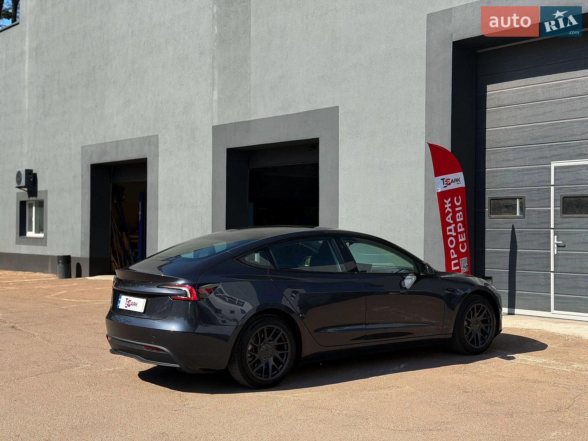 2025 Tesla Model 3 - мініатюра 10