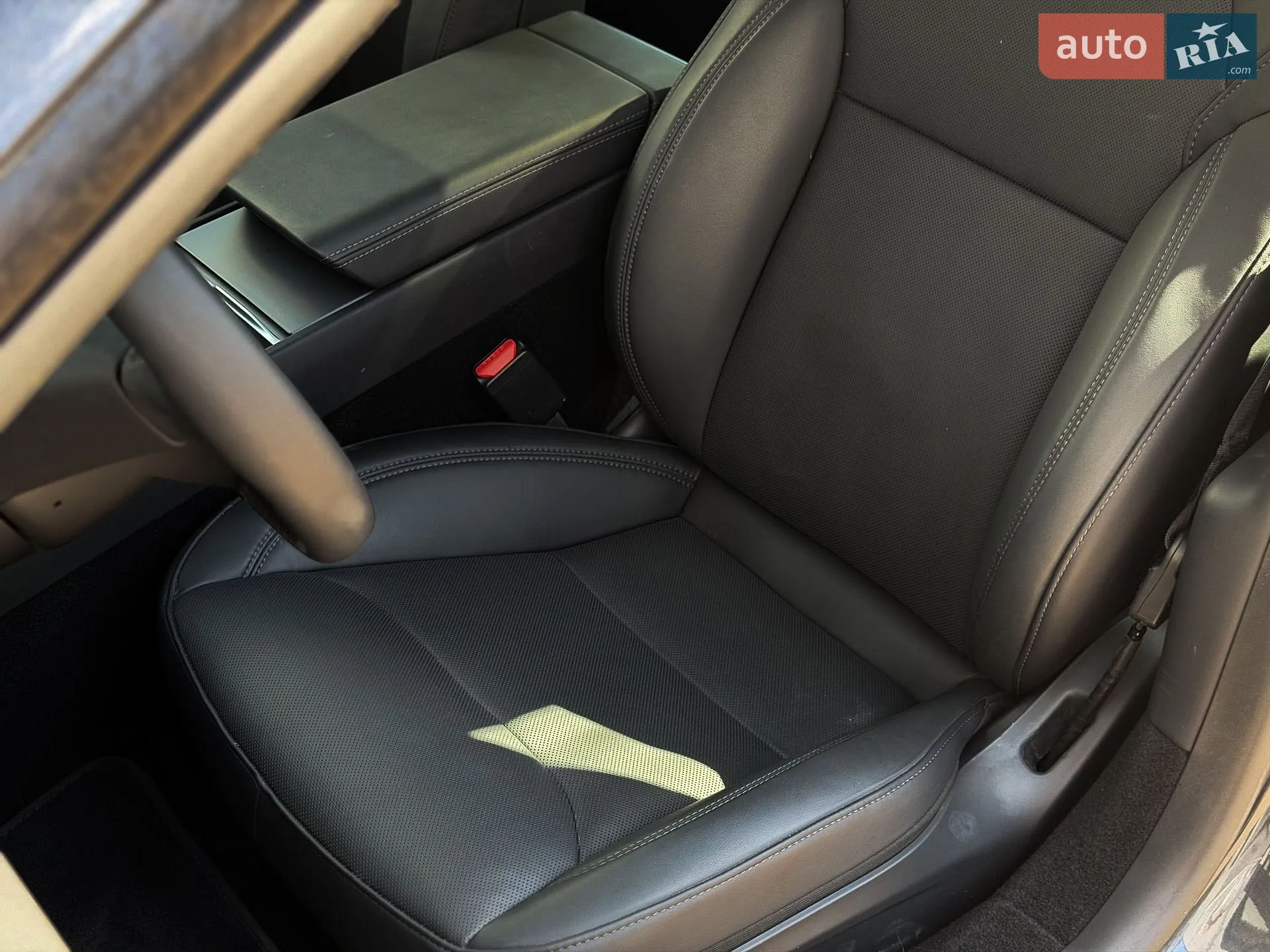 2025 Tesla Model 3 - мініатюра 13