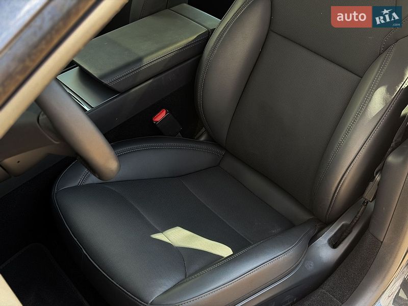 Седан Tesla Model 3 2025 в Киеве