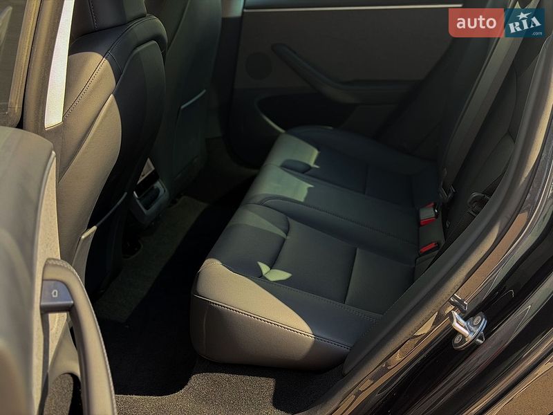 Седан Tesla Model 3 2025 в Киеве