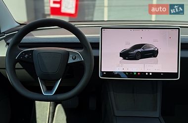 Седан Tesla Model 3 2025 в Киеве