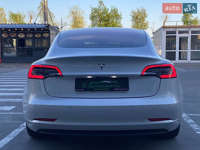 Седан Tesla Model 3 2018 в Києві
