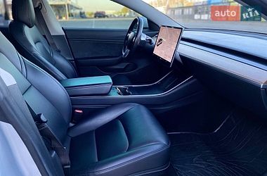 Седан Tesla Model 3 2018 в Києві
