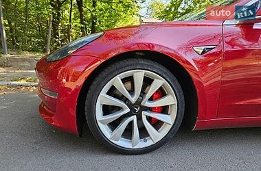 Седан Tesla Model 3 2018 в Киеве
