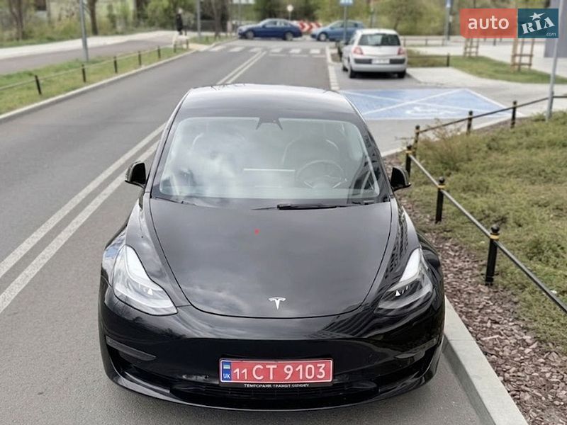 Седан Tesla Model 3 2019 в Львове