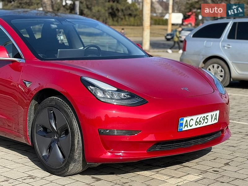 Седан Tesla Model 3 2019 в Луцке