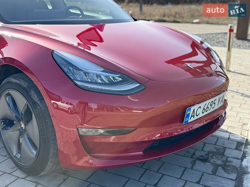 Седан Tesla Model 3 2019 в Луцке