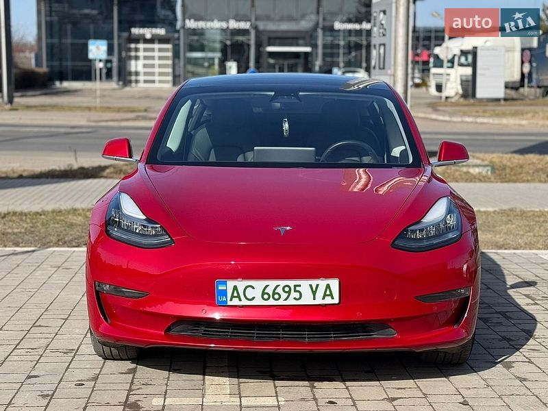 Седан Tesla Model 3 2019 в Луцке