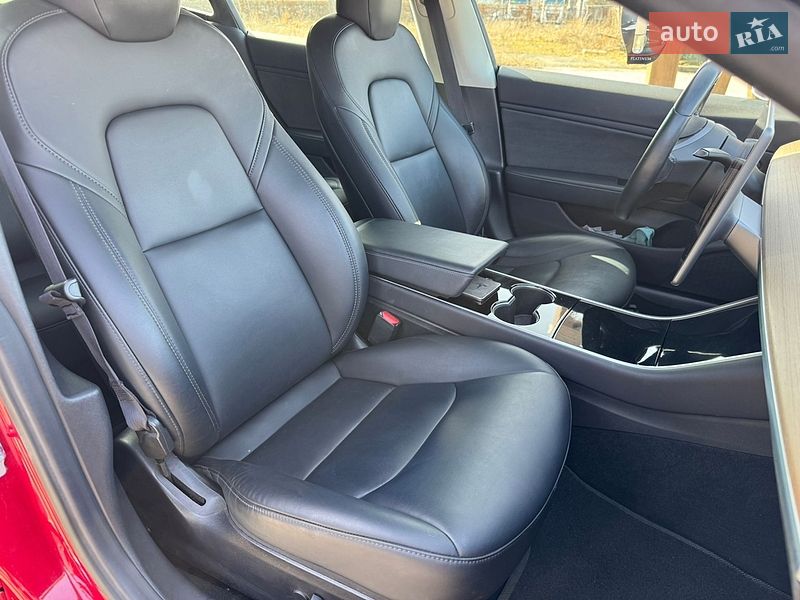 Седан Tesla Model 3 2019 в Луцке
