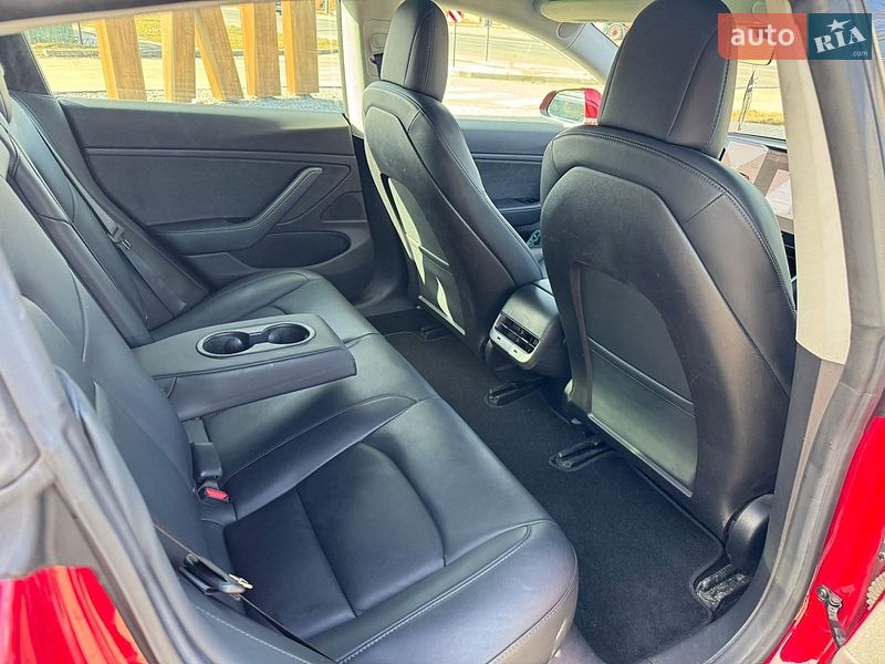 Седан Tesla Model 3 2019 в Луцке