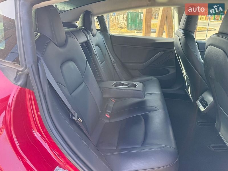 Седан Tesla Model 3 2019 в Луцке