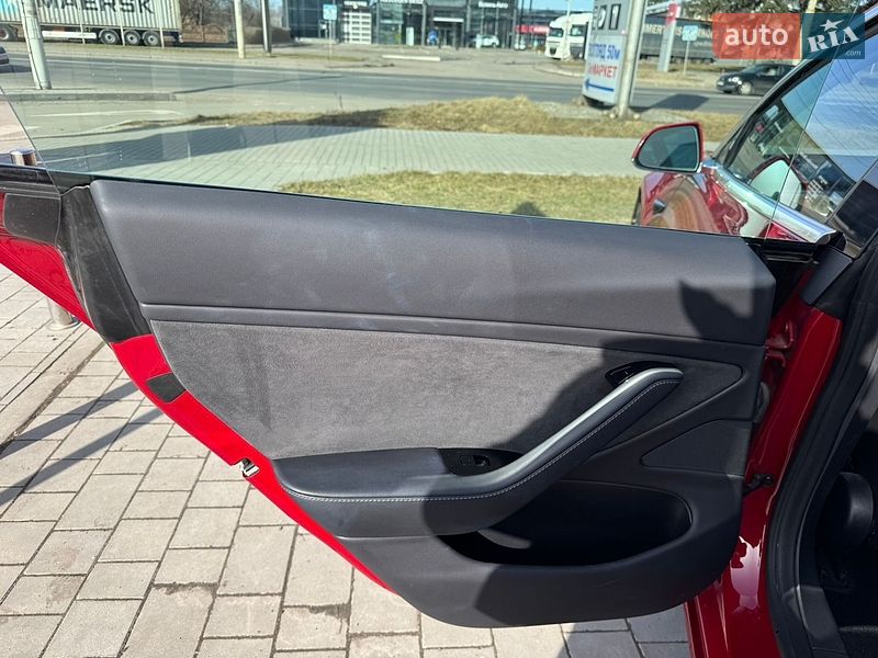 Седан Tesla Model 3 2019 в Луцке