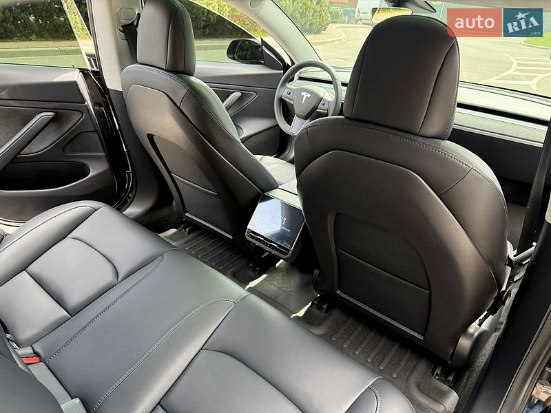 Седан Tesla Model 3 2019 в Києві