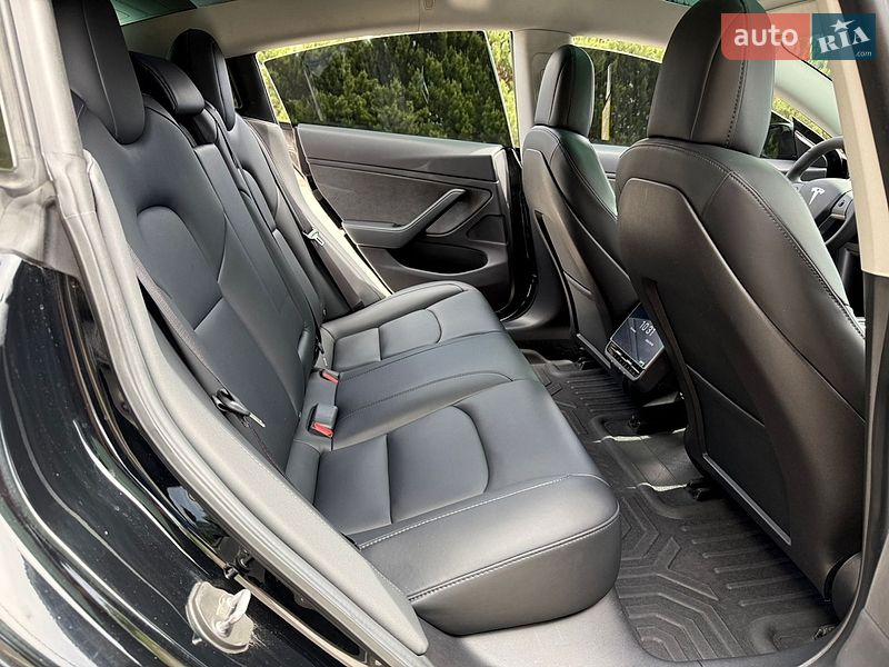 Седан Tesla Model 3 2019 в Києві