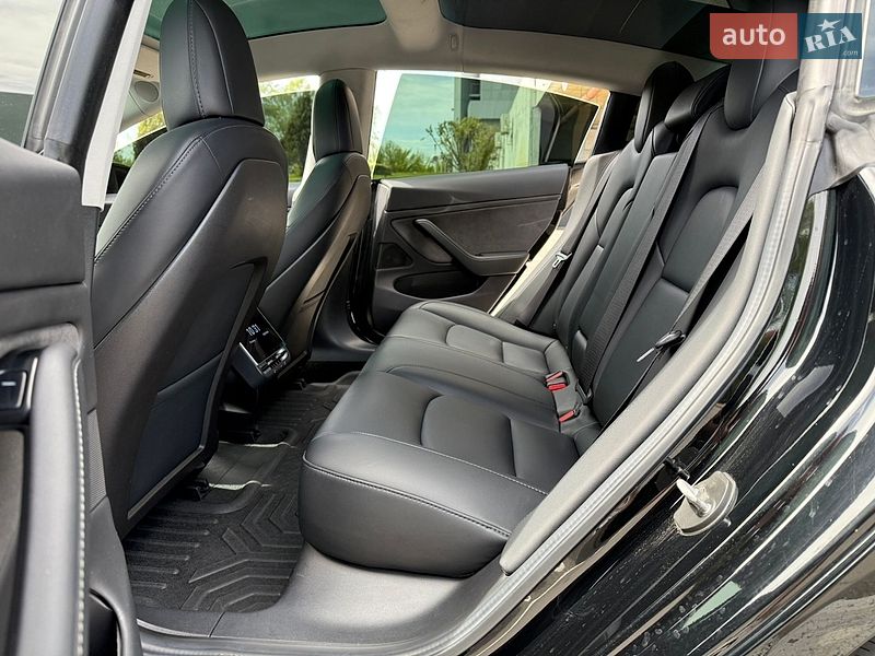 Седан Tesla Model 3 2019 в Києві