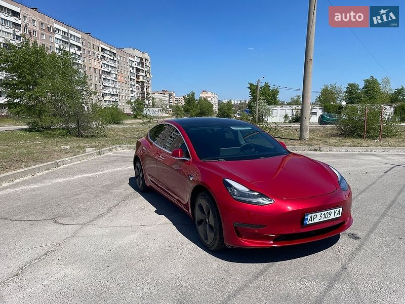 Tesla Model 3 2020