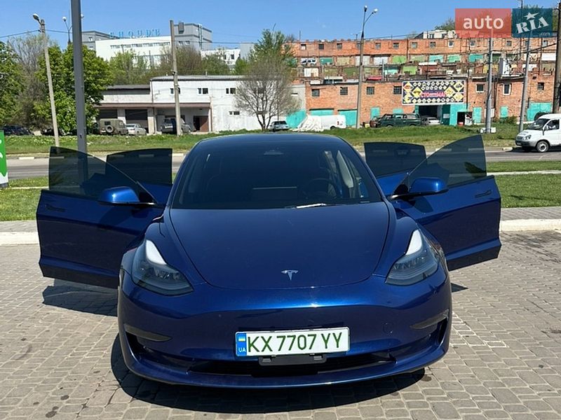 Седан Tesla Model 3 2023 в Харкові