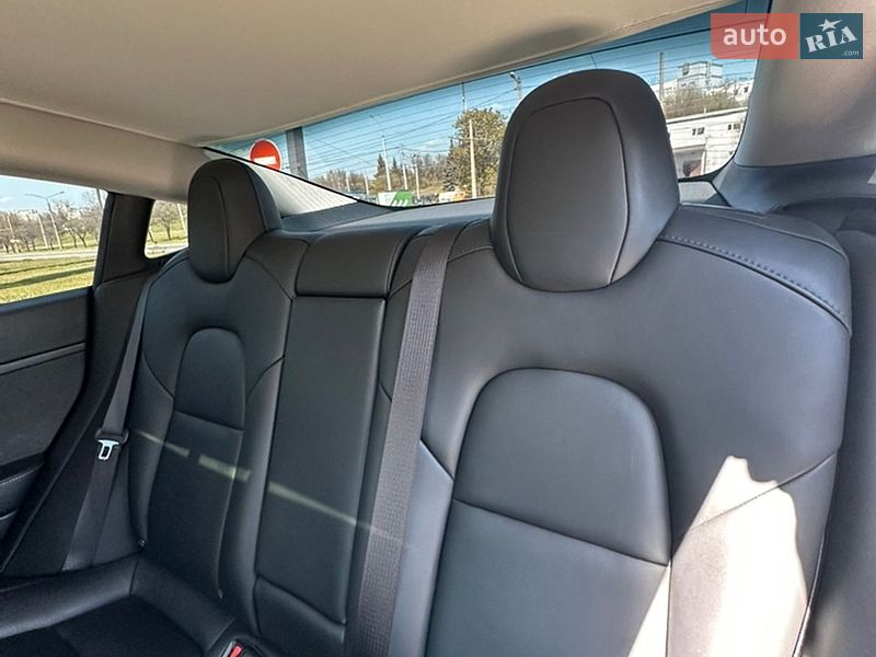 Седан Tesla Model 3 2023 в Харкові