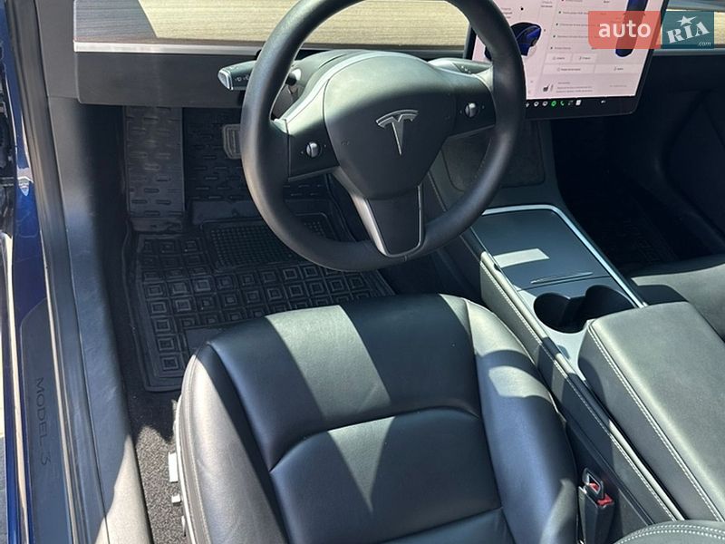 Седан Tesla Model 3 2023 в Харкові