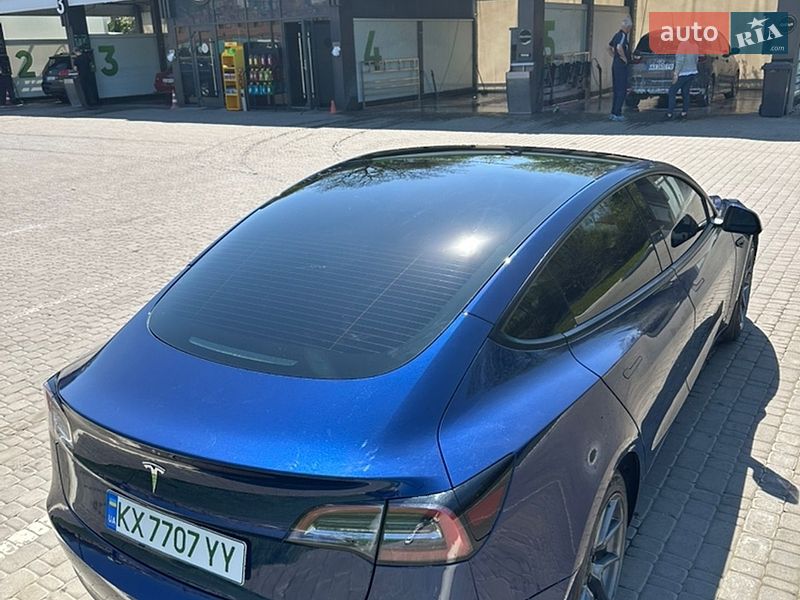 Седан Tesla Model 3 2023 в Харкові