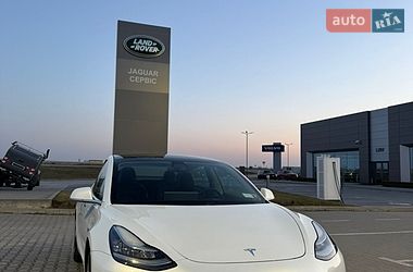 Седан Tesla Model 3 2019 в Львові
