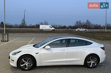 Седан Tesla Model 3 2019 в Львові
