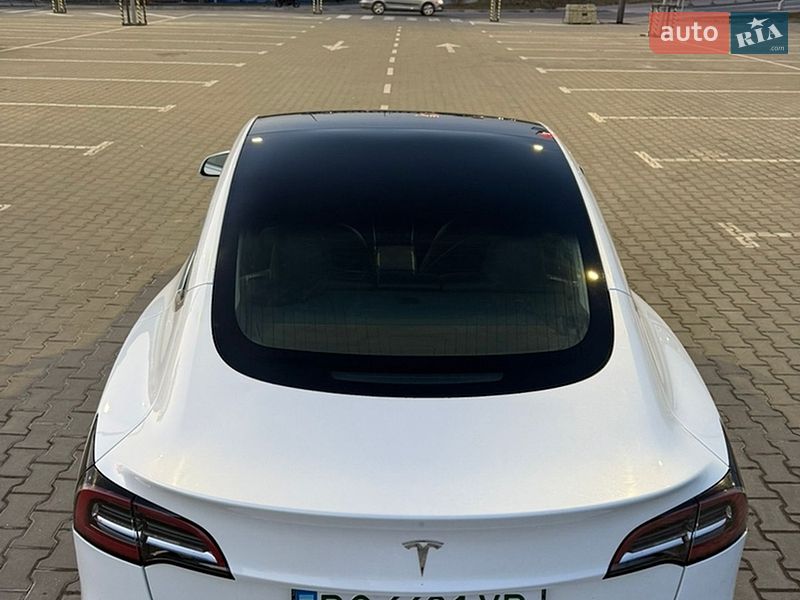 Седан Tesla Model 3 2019 в Львові