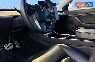 Седан Tesla Model 3 2019 в Львові